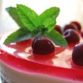 Torta fresca di yogurt greco e ciliegie