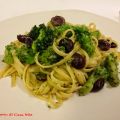 Linguine con Broccoli, Olive e Pecorino