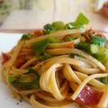 Linguine con asparagi, pomodori secchi e aglio[...]