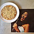 Crumble alle pere e cioccolato.
