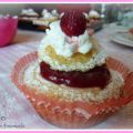 Cupcake con marmellata di lamponi e panna