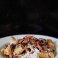 RIGATONI  CON CARCIOFI, GUANCIALE E PECORINO