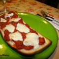 CROSTONE POMODORO E MOZZARELLA