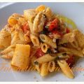 Insalata di pasta tiepida con spigola,[...]