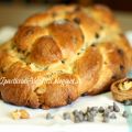 Intreccio di brioche cioccolato e noci