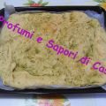 Focaccia con pesto e grana