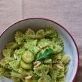 Pasta al pesto di zucchine e ricotta di bufala