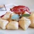 Nhoque de mandioca com bacon Gnocchi di manioca[...]