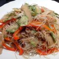 SPAGHETTI DI RISO SALTATI CON SEITAN E VERDURE