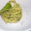 SPAGHETTI AL PESTO DI PISELLI;NOCI E BASILICO