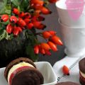 Biscotto al cacao con gelèe di lamponi e mousse[...]