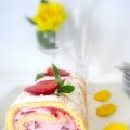Rotolo fragole, panna e yogurt