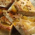 Focaccia all'ananas con pistacchi tritati