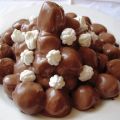 Profiteroles cioccolato e panna.
