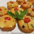 Muffin salati con zucchina, formaggi, olive e[...]