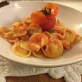 Farfallotte al pomodoro 'fresco' e maggiorana