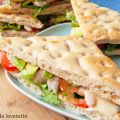 Tramezzino con avocado e gamberetti