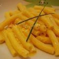 Rigatoni con crema di peperoni ed erba cipollina