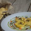 Cappellacci di polenta con ripieno di luccio e[...]