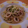 Pasta con calamari e piselli