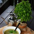 Vellutata di zucchine e pinoli profumata al[...]