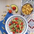 Fusilli al pesto cremoso di avocado e datterini