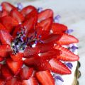 Torta con crema diplomatica al limone, fragole[...]