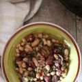Scarola con olive, capperi, alici e fagioli[...]