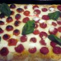 Pizza con pomodorini, bufala e basilico