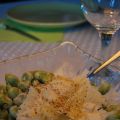 Insalata di fave fresche con pecorino e pepe