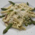 STROZZAPRETI CON SALSA DI TALEGGIO E ASPARAGI