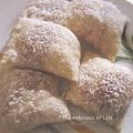 Chiacchiere con confettura extra di mirtilli
