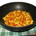 Striscioline di pollo e peperoni al curry