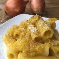 ...tortiglioni alla crema di cipolle...