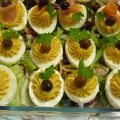 Uova ripiene con tonno, olive e salmone[...]