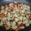 Gnocchi con sughetto di polpi e gamberi