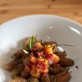 Gnocchetti alla birra con ragù crudo di pesche[...]