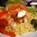 Riso freddo al curry con gamberi e peperoni