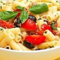 Pasta fredda con crema di pomodori ed olive