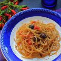 spaghetti integrali ai profumi mediterranei