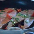 Tranci di salmone in padella con pomodorini e[...]