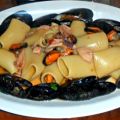 PACCHERI CON CALAMARI E MOLLUSCHI.