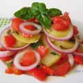 Insalata di patate pomodori e cipolla