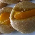 Biscotti al burro con pesche e albicocche