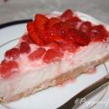 Torta fredda allo yogurt e fragole.