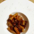 Ziti tagliati con polpo al vino rosso,[...]