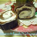 Rotolo al cacao con panna montata e fragole