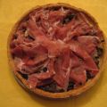 Torta croccante al taleggio, funghi e crudo