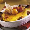 Gratin di frutta e pandoro allo zabaione.