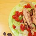 Insalata iceberg con sgombro e pomodorini